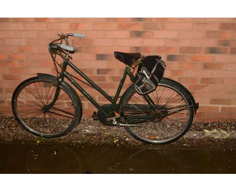 A VINTAGE RALEIGH GREEN GROUND LADIES BICYCLE