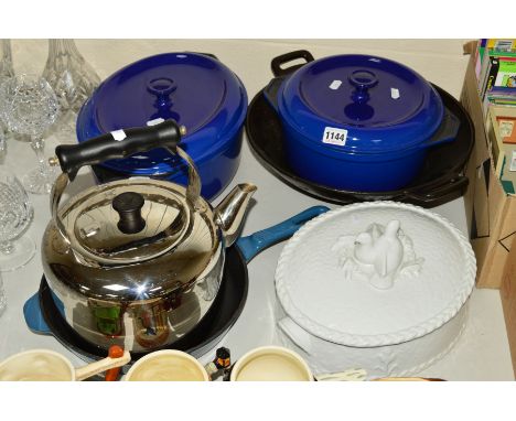 A ROYAL WORCESTER 'GOURMET OVEN CHINA' CASSEROLE, having a pair of bird finials to the cover, with two colbalt blue French ca