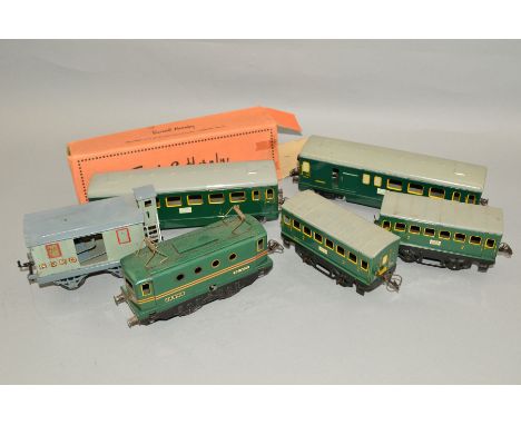 A QUANTITY OF O GAUGE FRENCH HORNBY ITEMS, playworn condition, to include clockwork 0-4-0 electric locomotive No.BB-8051, gre