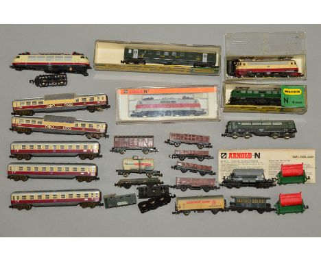 A QUANTITY OF BOXED AND UNBOXED N GAUGE LOCOMOTIVES AND ROLLING STOCK, to include boxed Arnold Rapido DB Class III electric l
