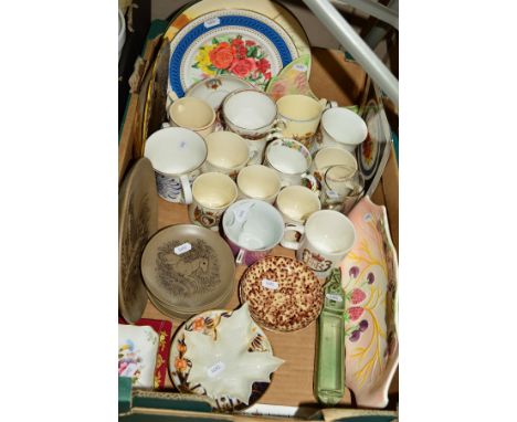 VARIOUS CERAMICS, to include Poole Pottery plates, Royal Worcester leaf shaped dish, Royal commemoratives, etc