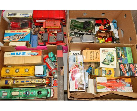 A QUANTITY OF BOXED AND UNBOXED MODERN BATTERY OPERATED, TINPLATE AND CLOCKWORK TOYS, etc, to include Modern Toys Golden Falc