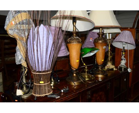 A QUANTITY OF TABLE LAMPS, to include a pair of decorative table lamps, desk lamp and a wall mirror etc (11)