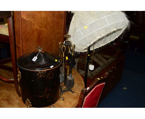 A LATE 19TH/EARLY 20TH CENTURY BLACK GROUND TWO PIECE COMPANION SET, comprising of a cylindrical log bucket on claw feet and 