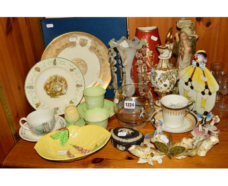 A GROUP OF CERAMICS, including Hoore Bros posie vase, Reg No164441, signed Italian novelty figures, Spode boxed cabinet plate