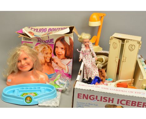 A BOXED DENYS FISHER THE BIONIC WOMAN STYLING BOUTIQUE, complete with the majority of accessories and literature, appears to 