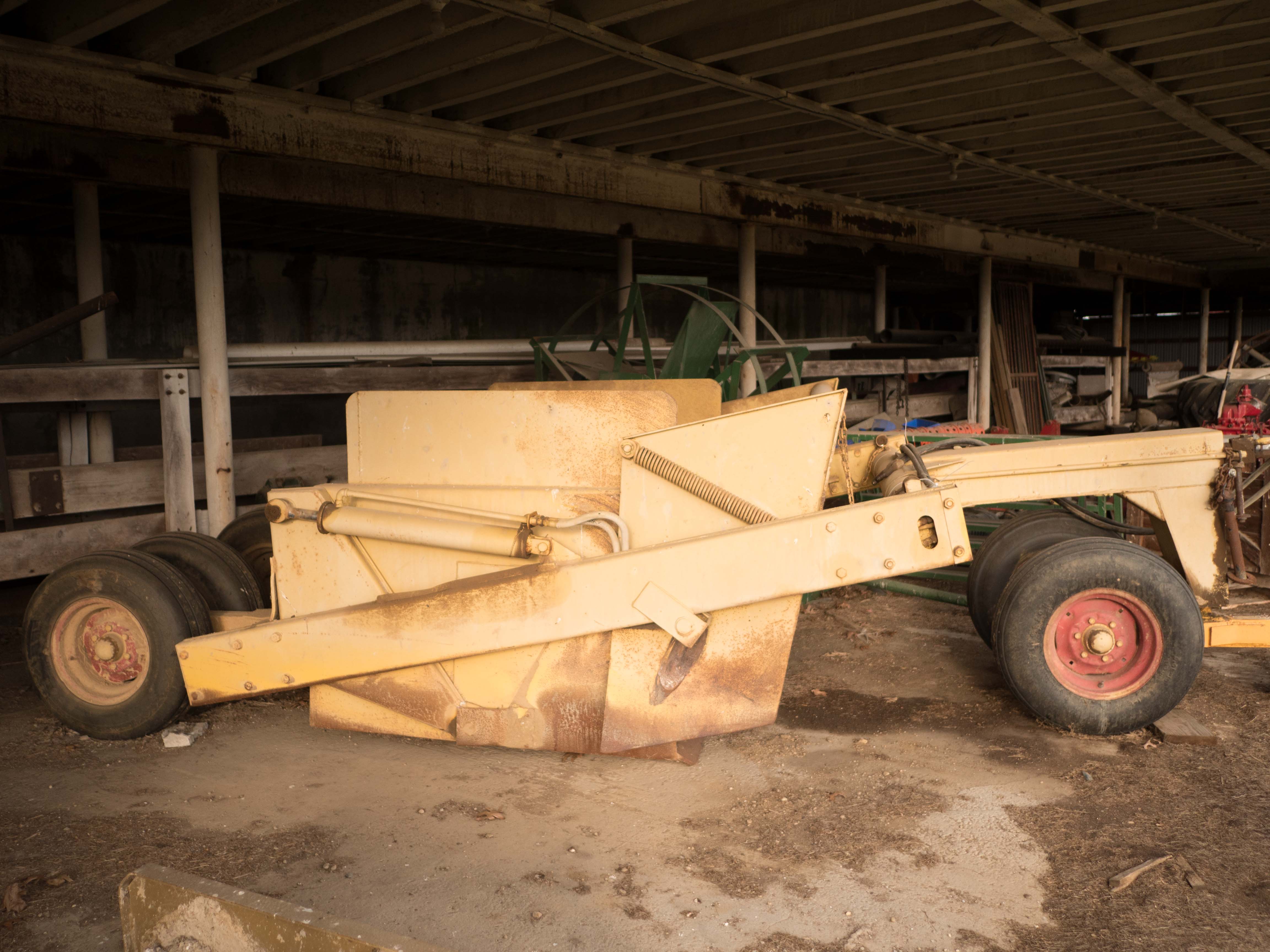 Eversman 600 dirt pan, 4 yard, pull type