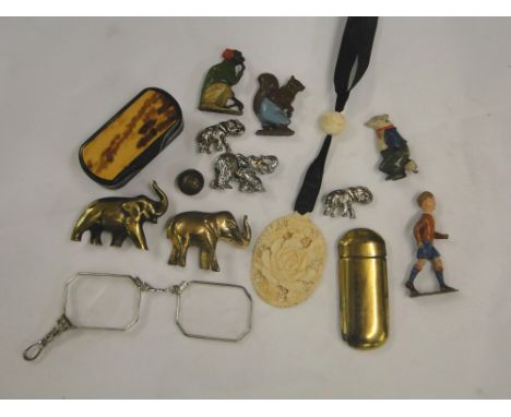 Snuff box, miniature elephants, Coco Cubs figures, etc