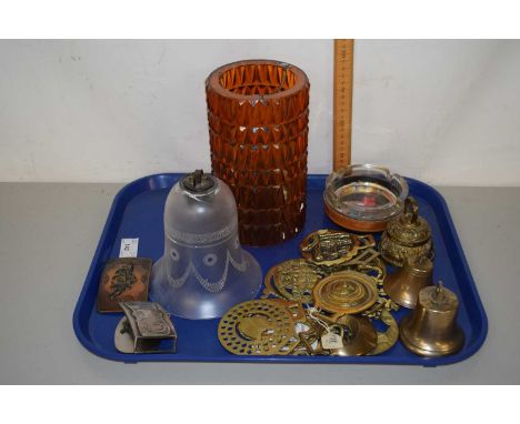 Tray of mixed items to include a range of horse brasses, brass bells, light shades etc