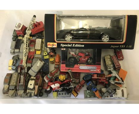 A tray of assorted diecast vehicles to include Dinky, Corgi, Matchbox and boxed 1:18 scale Maisto Jaguar XK8 & Ducati superbi