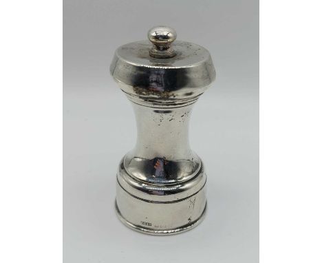 A silver pepper grinder, John Ginsell &amp; Sons, Birmingham, 1931, h.8.5cm