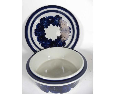 A Finnish dish and charger in Arabia pattern, charger dia. 33cm, decorated in blue on white