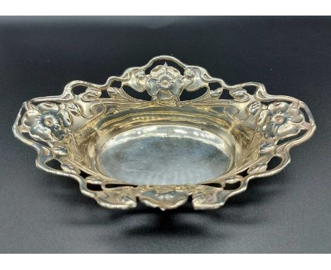 A silver Art Nouveau pierced floral bonbon dish, William Hutton &amp; Sons, Birmingham, 1906, 1.360 ozt