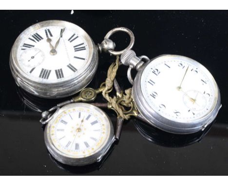 A gent's silver cased open face keyless pocket watch, with Dennison case; together with two keywind examples (3)