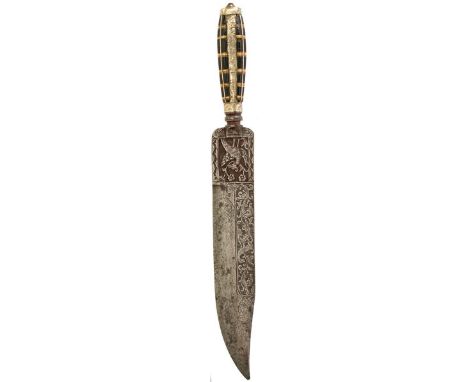 A LATE 18TH CENTURY ITALIAN DAGGER OR KNIFE, 24cm clipped back blade, tip chipped, finely chiselled with scrolling foliage, b