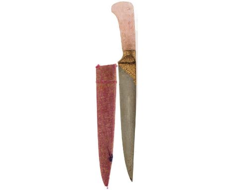 A 19TH CENTURY PINK QUARTZ OTTOMAN KARD, 21.75cm damascus blade decorated at the forte with a panel of gold koftgari, charact