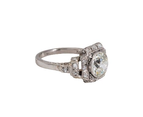 Ring mit Altschliffdiamant ca. 2 ct, ca. LGW-GW (J-K)/VS, kleine Achtkantdiamanten zus. ca. 0,08 ct, niedere bis mittlere Far