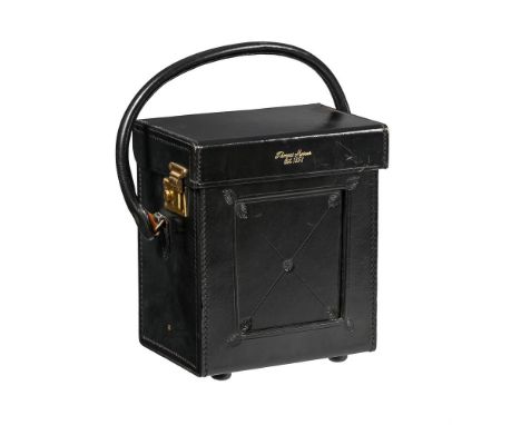 A LEATHER CARRYING CASE FOR AN EIGHT-DAY CHRONOMETER CARRIAGE TIMEPIECETHOMAS MERCER, ST. ALBANS, CIRCA 1975Of rectangular fo