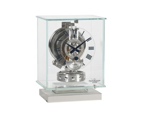 A SWISS GLASS AND CHROME PLATED 'ATMOS CLASSIQUE PHASES DE LUNE' TIMEPIECEJAEGER-LE COULTRE, GENEVA, CIRCA 2008The single tra