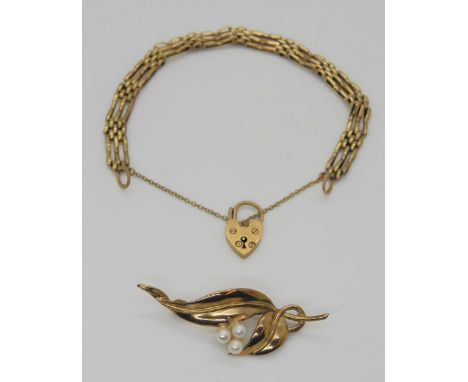 A 9ct gold gate bracelet and a pearl brooch, weight together 16.4gms Condition Report:Available upon request