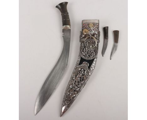 Good Silver Mounted Presentation Kukri of the Royal Gurkha Rifles Field Force, 1941, blade of conventional form 32cms, polish