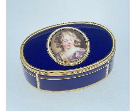 18TH CENTURY YELLOW METAL &amp; ENAMEL PORTRAIT SNUFF BOX, of oval form, the hinged cover with a central portrait of a lady w
