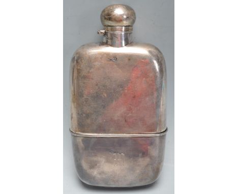 An early 20th century Edwardian Sheffield silver hallmarked flask / drinks flask / hip flask of typical form with knob hinged