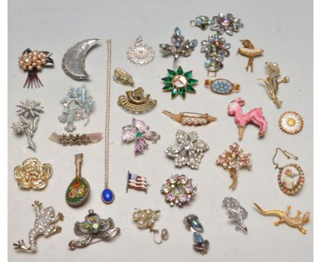 A collection of vintage retro 20th Century brooches to include an enamelled and marcasite orchid brooch, various floral rhine