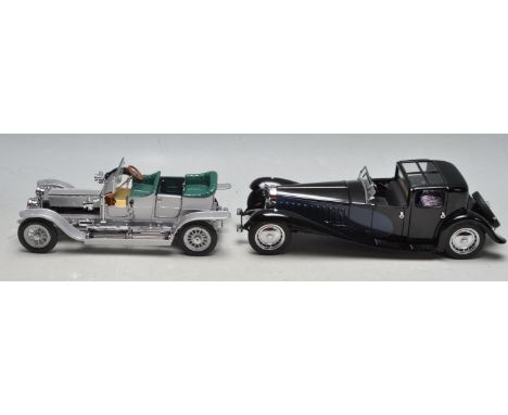 A collection of two Franklin Mint precision engineered scale model cars comprising of a&nbsp; 1:24 1907 Rolls Royce Silver Gh