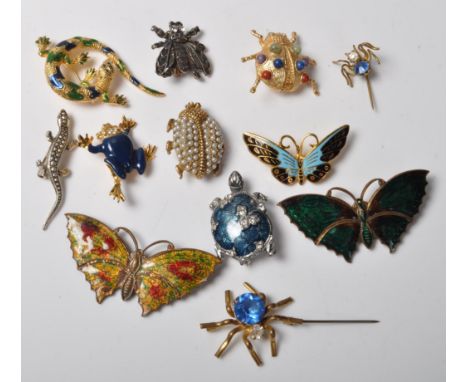 A collection of vintage late 20th century insect / animal brooches comprising of a frog, tortoise, butterfly, lizard, spider 
