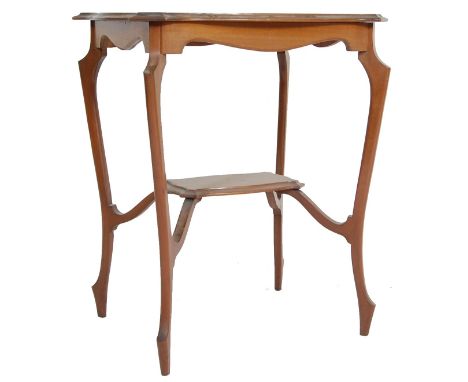 An Edwardian solid mahogany occasional  side / lamp table. The table having a scalloped edge top being raised on shaped legs 