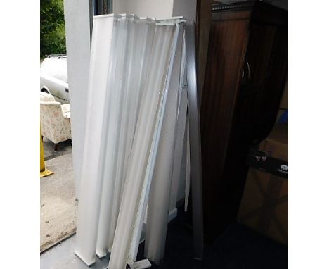 Ten fluorescent light fittings, eight with diffusers