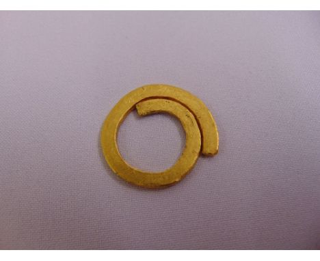 A yellow gold scarf ring, tested 22ct, approx total weight 16.0g