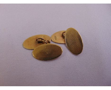 A pair of 9ct yellow gold engine turned cufflinks, approx total weight 5.2g