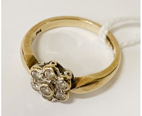 9CT GOLD DIAMOND DAISY RING - SIZE K 