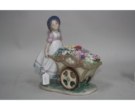 A BOXED LLADRO FIGURE, 'Love's Tender Tokens' No.6521
