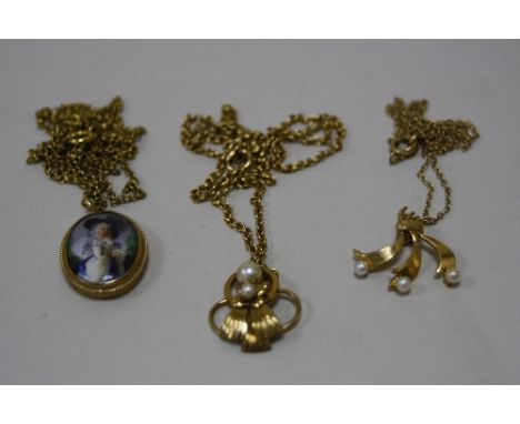THREE ITEMS OF JEWELLERY, to include two pearl pendant necklaces, together with a porcelain portrait necklace (3)