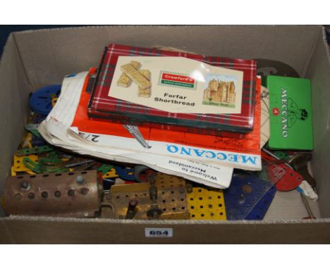 A QUANTITY OF UNBOXED AND ASSORTED MECCANO, includes Meccano Live Steam Engine (not tested) and literature