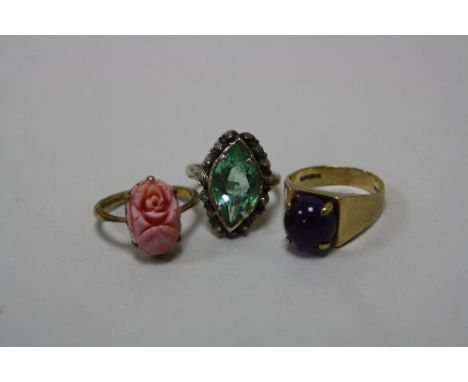 THREE RINGS, to include a 9ct gold amethyst ring, a coral ring and a chess ring, hallmarks for London, ring sizes L, O, K