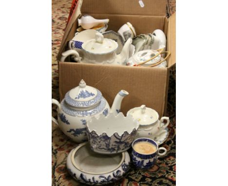 Collection of blue and white ceramics to include Worcester