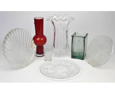 Tall clear glass "splash" vase, the base with indistinct signature, H 38cm, two other vases and various glassware. (qty)Prove