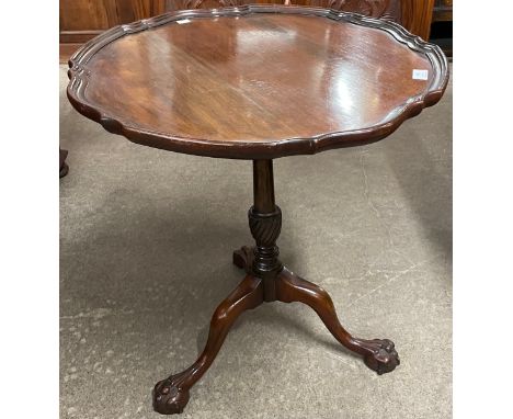 A Chippendale style mahogany tripod tea table 