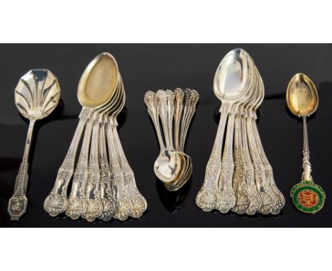 A set of Edwardian silver Queens Pattern hors d'oeuvre spoons and teaspoons, Walker & Hall, Sheffield 1905, together with oth