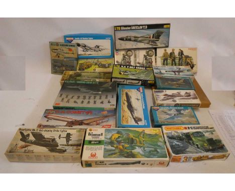 Nineteen plastic construction kits by Airfix and others including aircraft and military vehicles, most items 1:72 scale, good