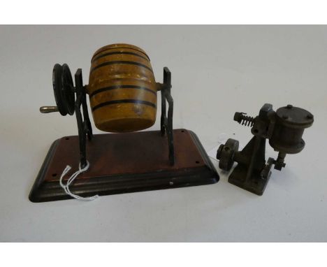 Small single cylinder oscillating engine of brass construction and a tinplate Marklin butter churn, good/fair