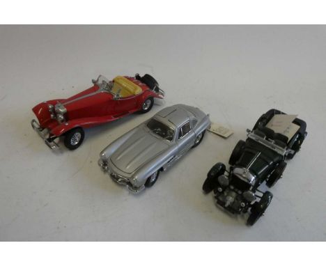 Three Franklin Mint 1/25 scale Classic cars comprising litre Bentley, SSK Mercedes and SL300 Mercedes, good to excellent