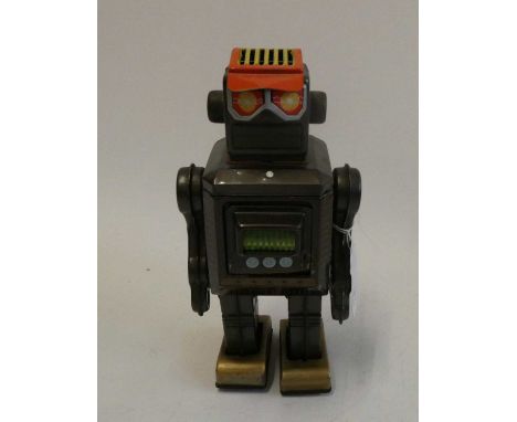 Battery operated tinplate robot, unmarked, possibly Honkawa (SH), no response from motor when battery is inserted, robot cond