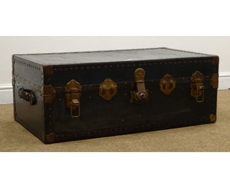 Vintage blue finish travelling trunk, hinged lid with clasps enclosing fitted interior (W91cm, H35cm, D53cm) and a wicker bas