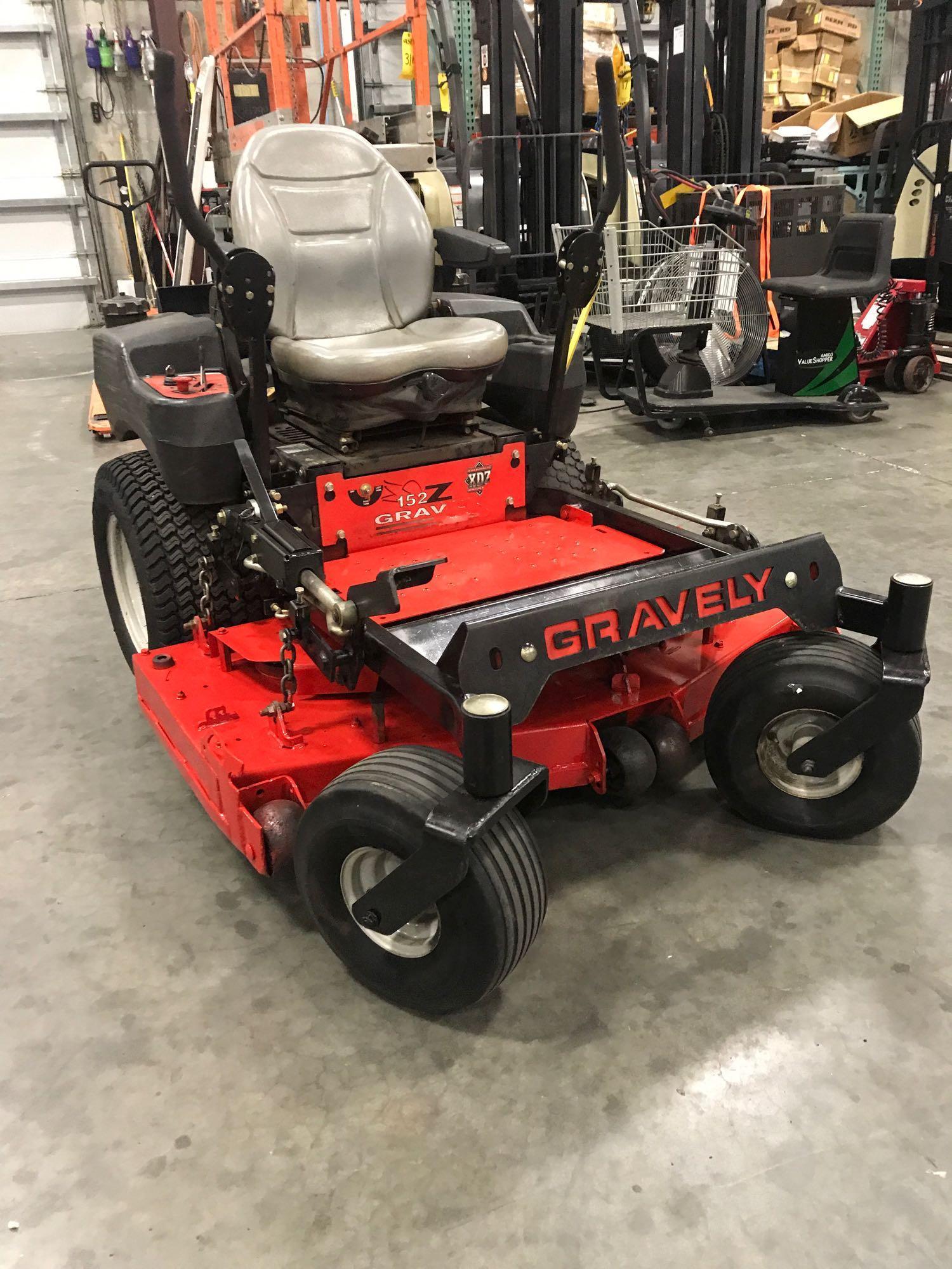 GRAVELY 152Z ZERO TURN COMMERCIAL MOWER, 52" DECK, RUNS, KAWASAKI GAS