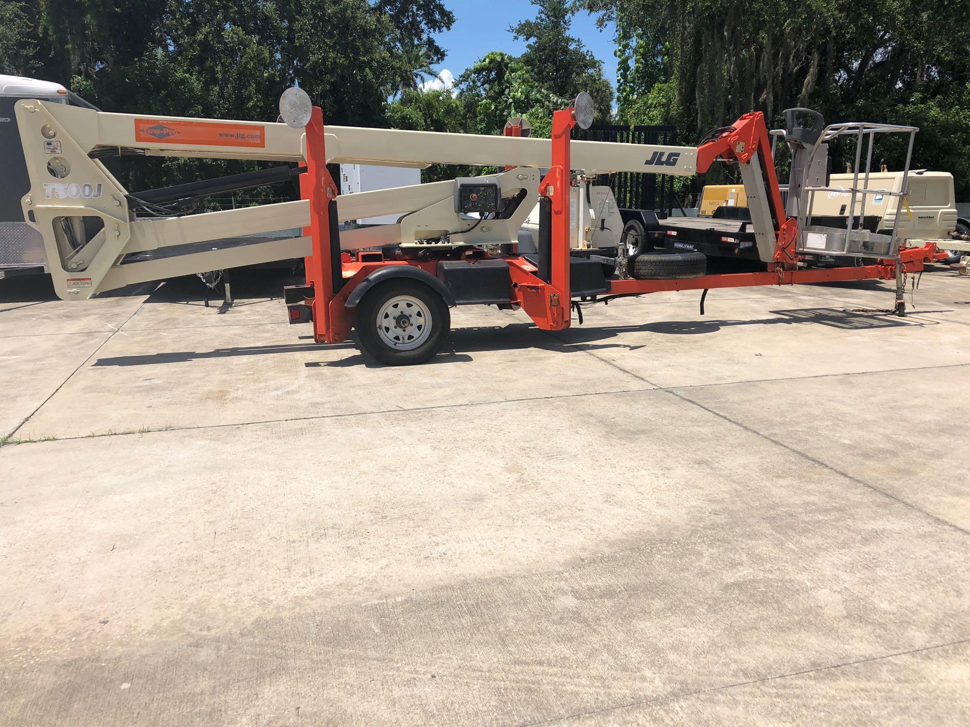 JLG T500J 50' TOWBEHIND ARTICULATING MAN LIFT, ELECTRIC, BUILT IN